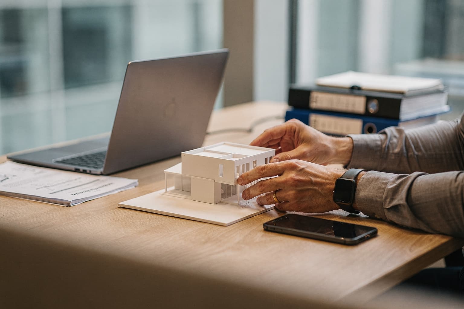 KI-Outsourcing vs. Inhouse-Team: Die Make-or-Buy-Entscheidung für Schweizer KMU